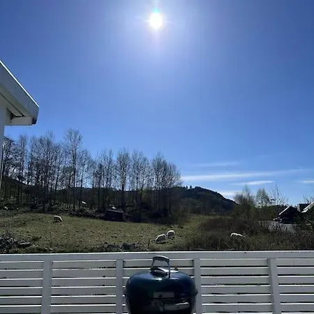 Landlig Enebolig Med Utsikt